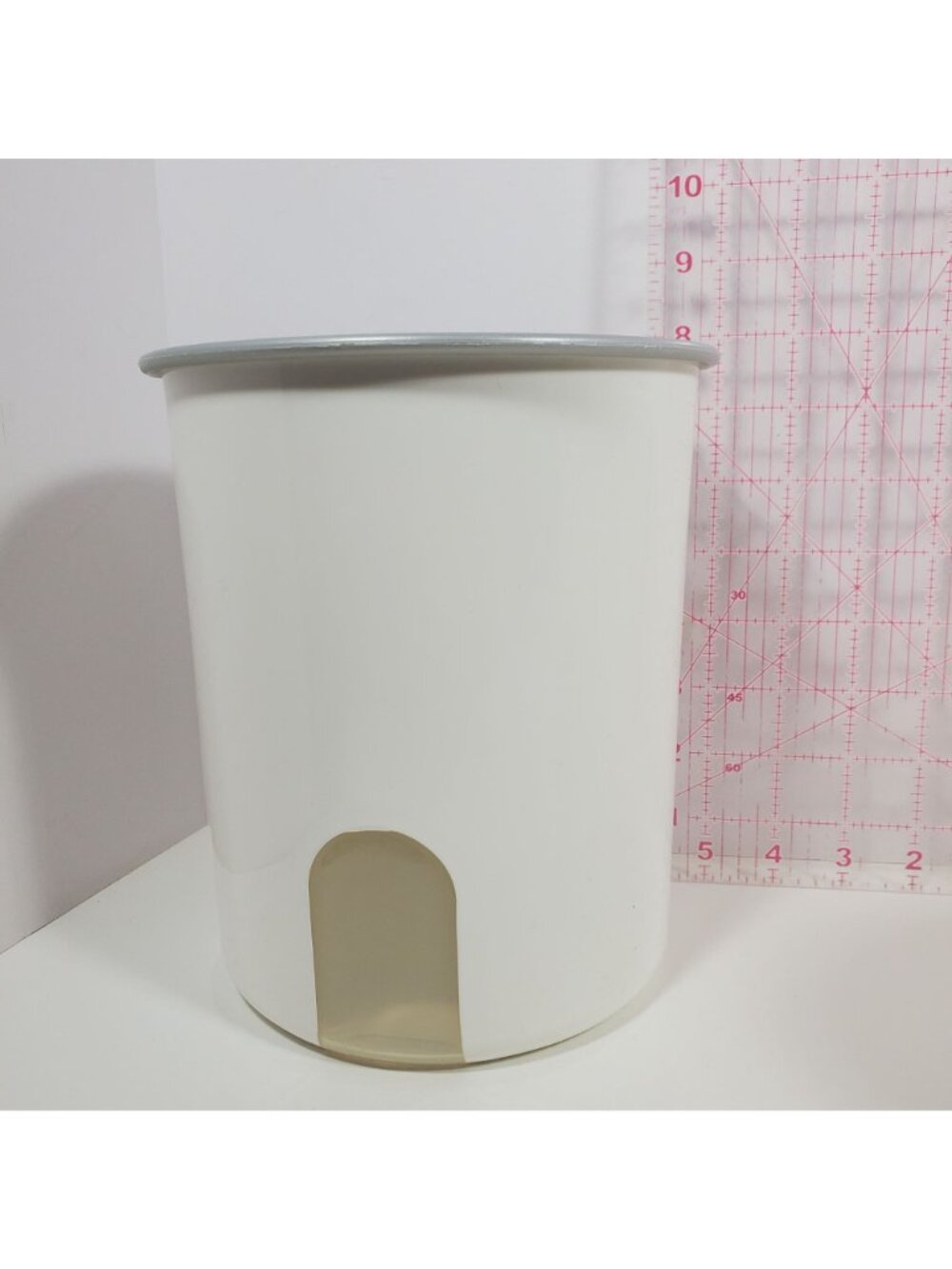 Tupperware White Canisters Gray One Touch Seals Missing Middle Lid - Picture 4 of 10